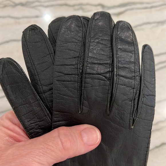 Vintage Leather Gloves - Picture 15 of 16